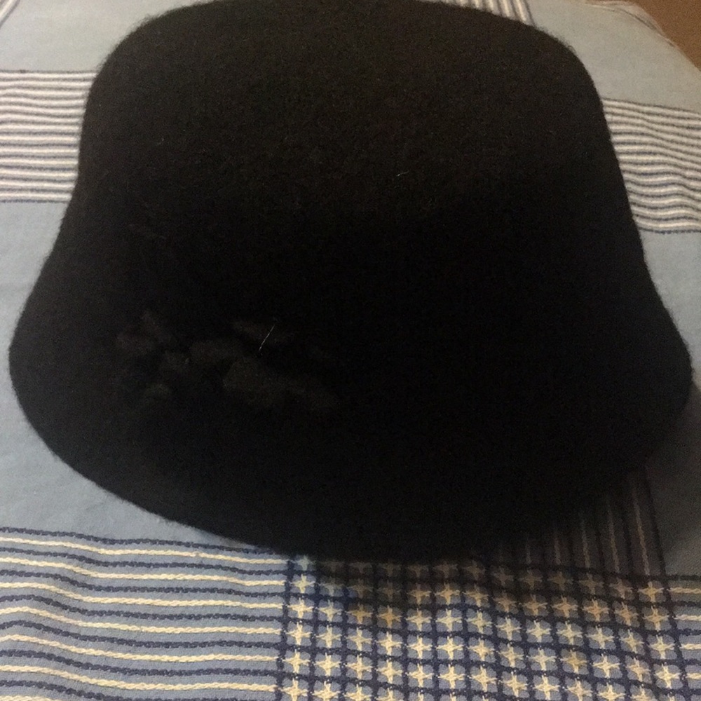 Women Wool Black hat.